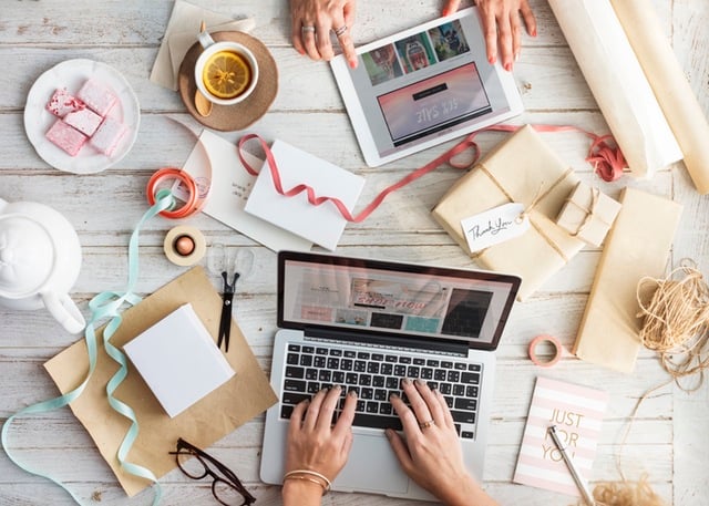 Buddying Up: How to Cross Promote with Other Brands